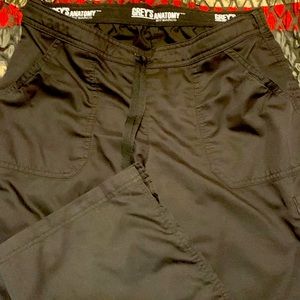 Grey’s Anatomy Scrubs, Black, Medium/Pants, Large/Top